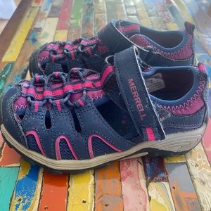 Toddler size 9 Merrill hiking shoes